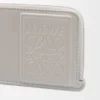 Porte-cartes et monnaie en cuir de veau satiné gris coquillage Porte-cartes et monnaie en cuir de veau satiné gris coquillage