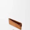 Porte-cartes et monnaie Puzzle en cuir de veau grainé souple, couleur Light Canyon Brown Porte-cartes et monnaie Puzzle en cuir de veau grainé souple, couleur Light Canyon Brown