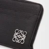 Porte-cartes et porte-monnaie carré Anagram en cuir de veau grainé Black