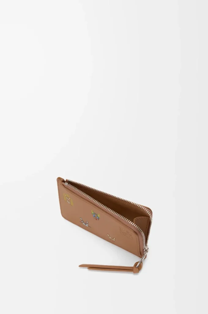 Porte-cartes et porte-monnaie Cats en cuir de veau classique couleur moka Porte-cartes et porte-monnaie Cats en cuir de veau classique couleur moka