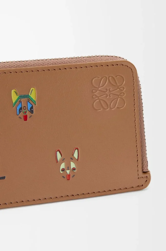 Porte-cartes et porte-monnaie Cats en cuir de veau classique couleur moka Porte-cartes et porte-monnaie Cats en cuir de veau classique couleur moka