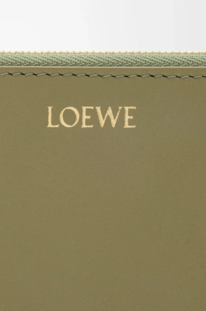 Porte-cartes et porte-monnaie Knot en cuir de veau nappa brillant Eucalyptus/Deep Navy Porte-cartes et porte-monnaie Knot en cuir de veau nappa brillant Eucalyptus/Deep Navy