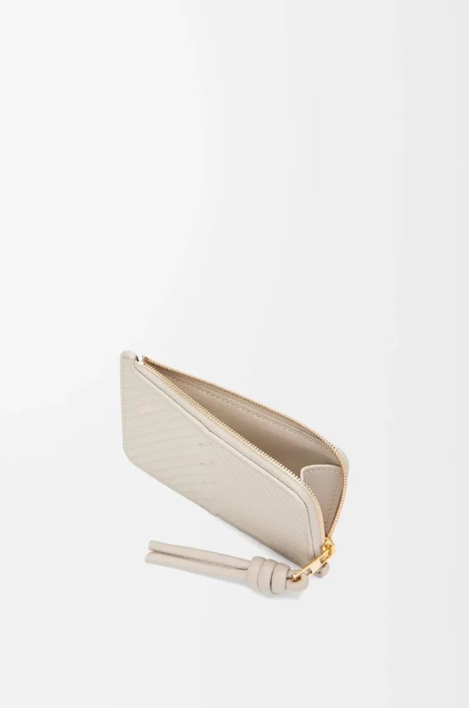 Porte-cartes et porte-monnaie Knot en cuir de veau nappa brillant Light Oat Porte-cartes et porte-monnaie Knot en cuir de veau nappa brillant Light Oat