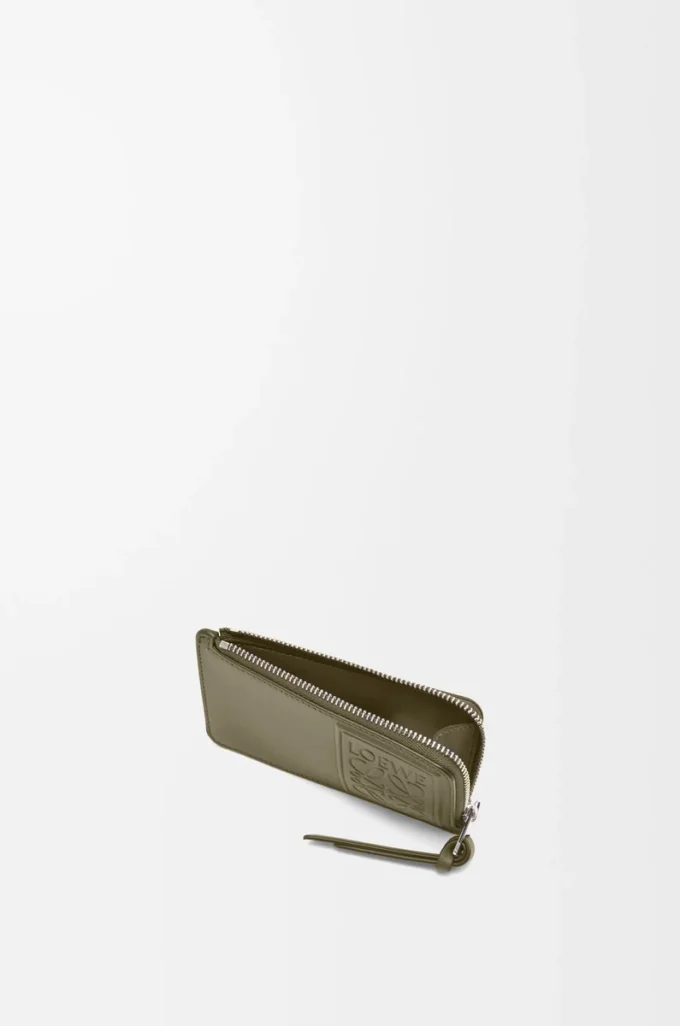 Porte-cartes à monnaie en cuir de veau satiné vert kaki Porte-cartes à monnaie en cuir de veau satiné vert kaki