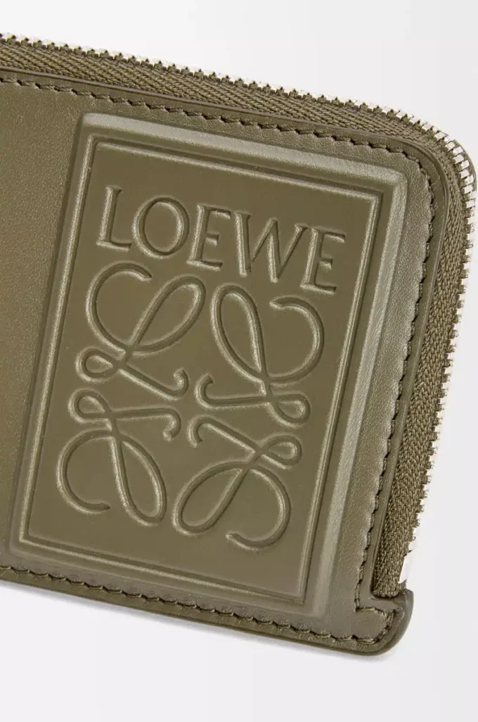 Porte-cartes à monnaie en cuir de veau satiné vert kaki Porte-cartes à monnaie en cuir de veau satiné vert kaki