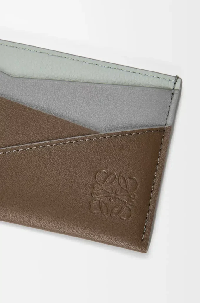 Porte-cartes Puzzle uni en cuir de veau classique Brun hivernal/Gris cendré Porte-cartes Puzzle uni en cuir de veau classique Brun hivernal/Gris cendré