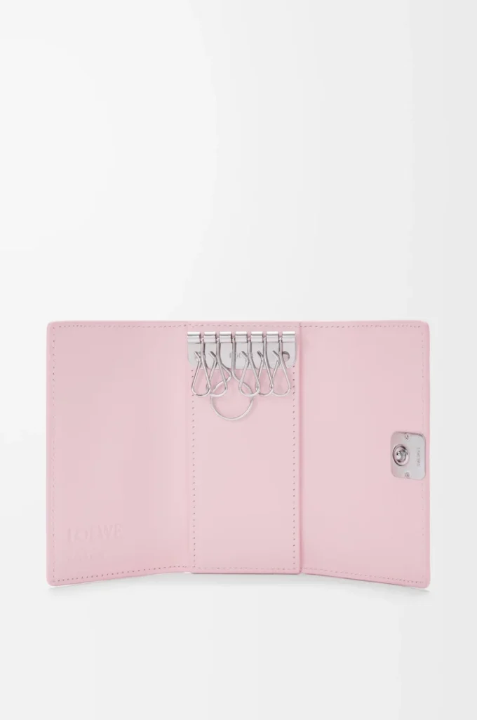 Porte-clés Anagram en cuir de veau grainé Blossom Porte-clés Anagram en cuir de veau grainé Blossom