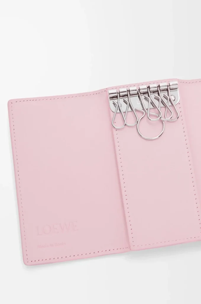 Porte-clés Anagram en cuir de veau grainé Blossom Porte-clés Anagram en cuir de veau grainé Blossom