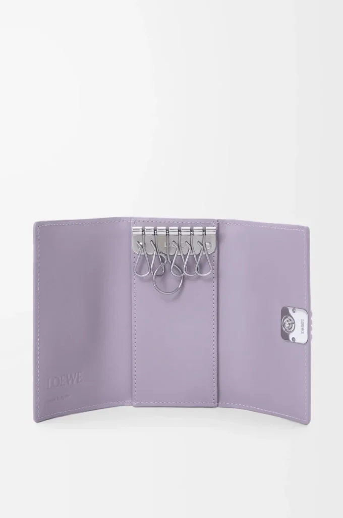 Porte-clés Anagram en cuir de veau grainé Dirty Mauve Porte-clés Anagram en cuir de veau grainé Dirty Mauve
