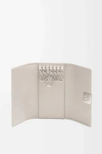 Porte-clés Anagram en cuir de veau grainé Light Ghost
