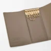 Porte-clés Anagram en cuir de veau grainé Taupe Porte-clés Anagram en cuir de veau grainé Taupe