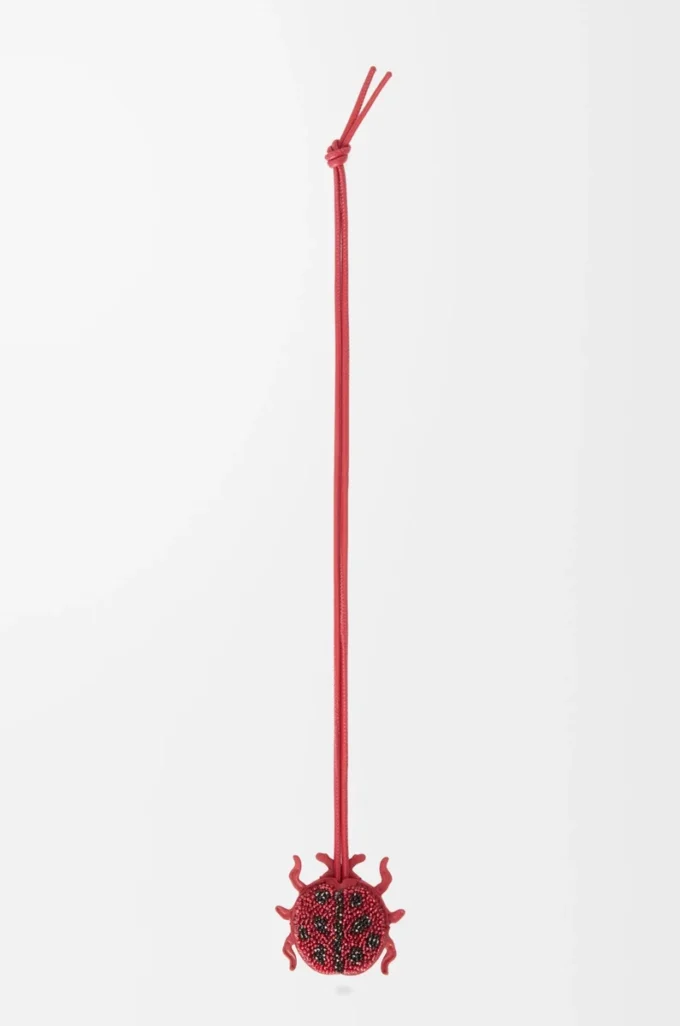 Porte-clés coccinelle en cuir perlé rouge rubis