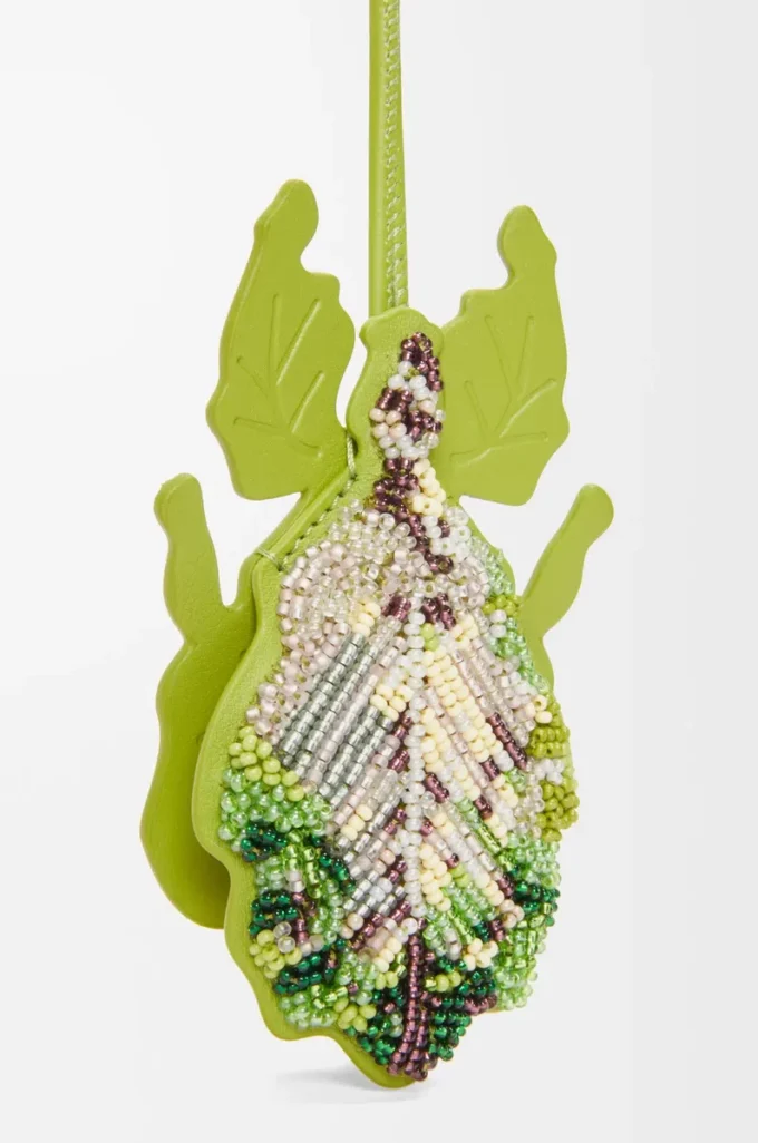 Porte-clés insecte feuille en cuir perlé vert prairie