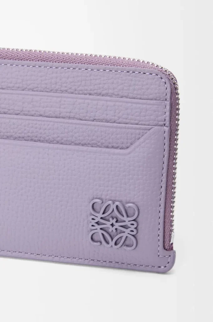 Porte-monnaie carré Anagram en cuir de veau grainé Dirty Mauve Porte-monnaie carré Anagram en cuir de veau grainé Dirty Mauve