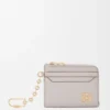 Porte-monnaie carré Anagram en cuir de veau grainé Light Ghost Grey Porte-monnaie carré Anagram en cuir de veau grainé Light Ghost Grey