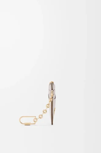 Porte-monnaie carré Anagram en cuir de veau grainé Light Ghost Grey