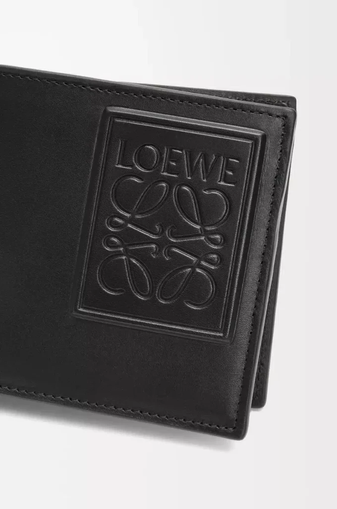 Porte-monnaie à deux volets en cuir de veau satiné noir Porte-monnaie à deux volets en cuir de veau satiné noir