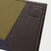 Porte-monnaie à deux volets Puzzle en cuir de veau classique Olive/Marron foncé Porte-monnaie à deux volets Puzzle en cuir de veau classique Olive/Marron foncé