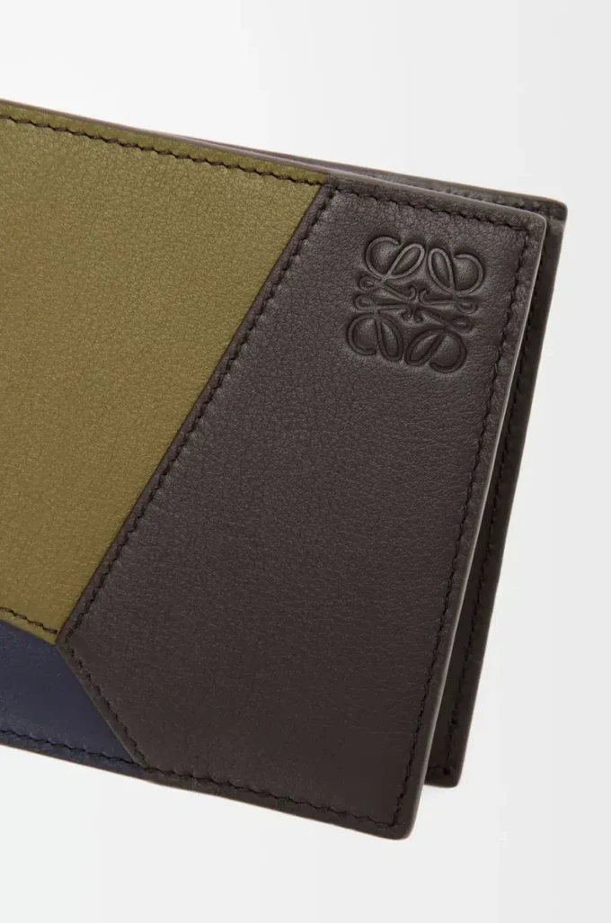 Porte-monnaie à deux volets Puzzle en cuir de veau classique Olive/Marron foncé Porte-monnaie à deux volets Puzzle en cuir de veau classique Olive/Marron foncé