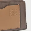 Porte-monnaie en cuir de veau grainé souple Taupe/Gold Porte-monnaie en cuir de veau grainé souple Taupe/Gold