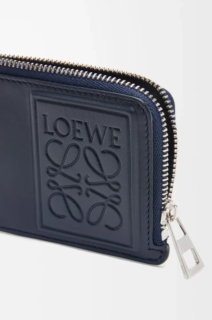 Porte-monnaie en cuir de veau satiné bleu marine foncé Porte-monnaie en cuir de veau satiné bleu marine foncé