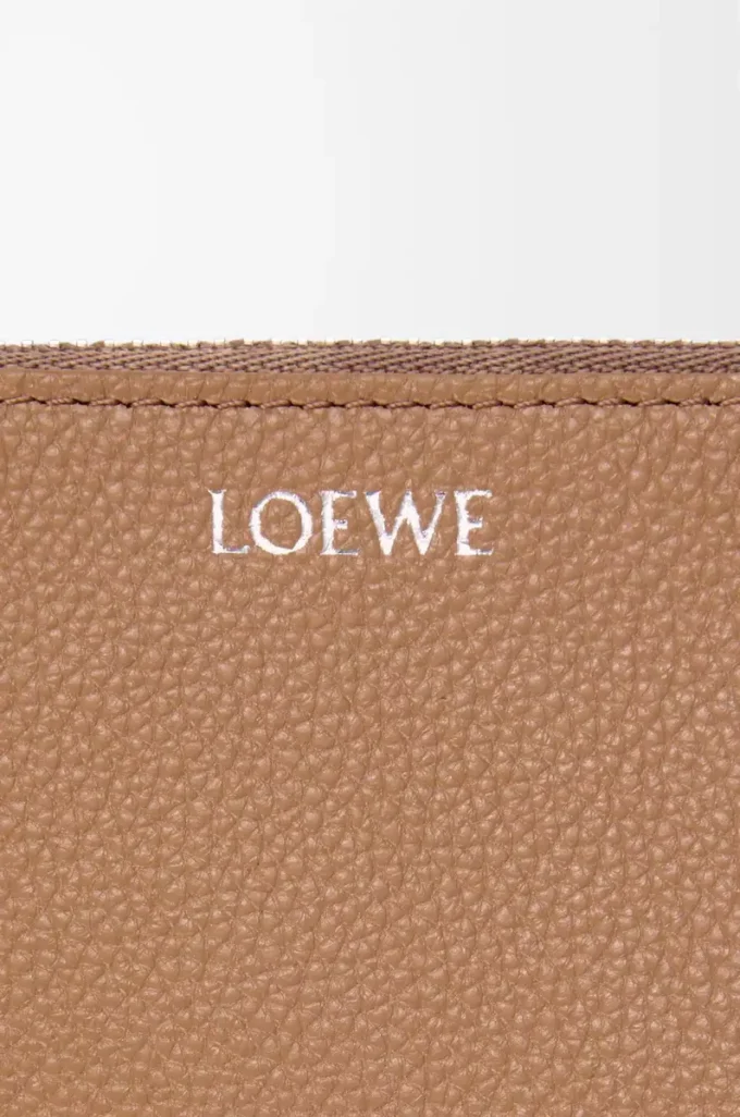 Porte-monnaie et porte-cartes en cuir de veau grainé Pebble, couleur Mocha Porte-monnaie et porte-cartes en cuir de veau grainé Pebble, couleur Mocha