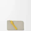 Porte-monnaie à nœud en cuir de veau nappa brillant Shell Grey/Dandelion