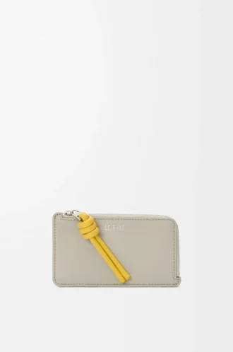 Porte-monnaie à nœud en cuir de veau nappa brillant Shell Grey/Dandelion