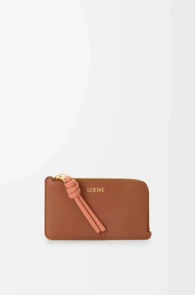 Porte-monnaie à nœud en cuir de veau nappa brillant Tan/Papaya Porte-monnaie à nœud en cuir de veau nappa brillant Tan/Papaya