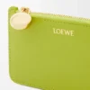 Porte-monnaie Pebble en cuir de veau nappa brillant Meadow Green Porte-monnaie Pebble en cuir de veau nappa brillant Meadow Green
