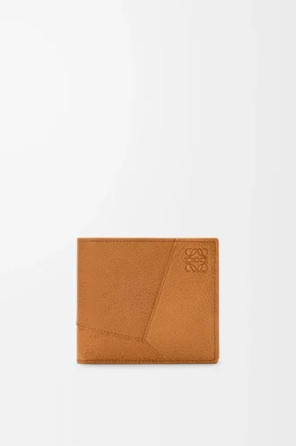 Porte-monnaie Puzzle à deux volets en cuir de veau grainé souple, couleur Light Canyon Brown Porte-monnaie Puzzle à deux volets en cuir de veau grainé souple, couleur Light Canyon Brown