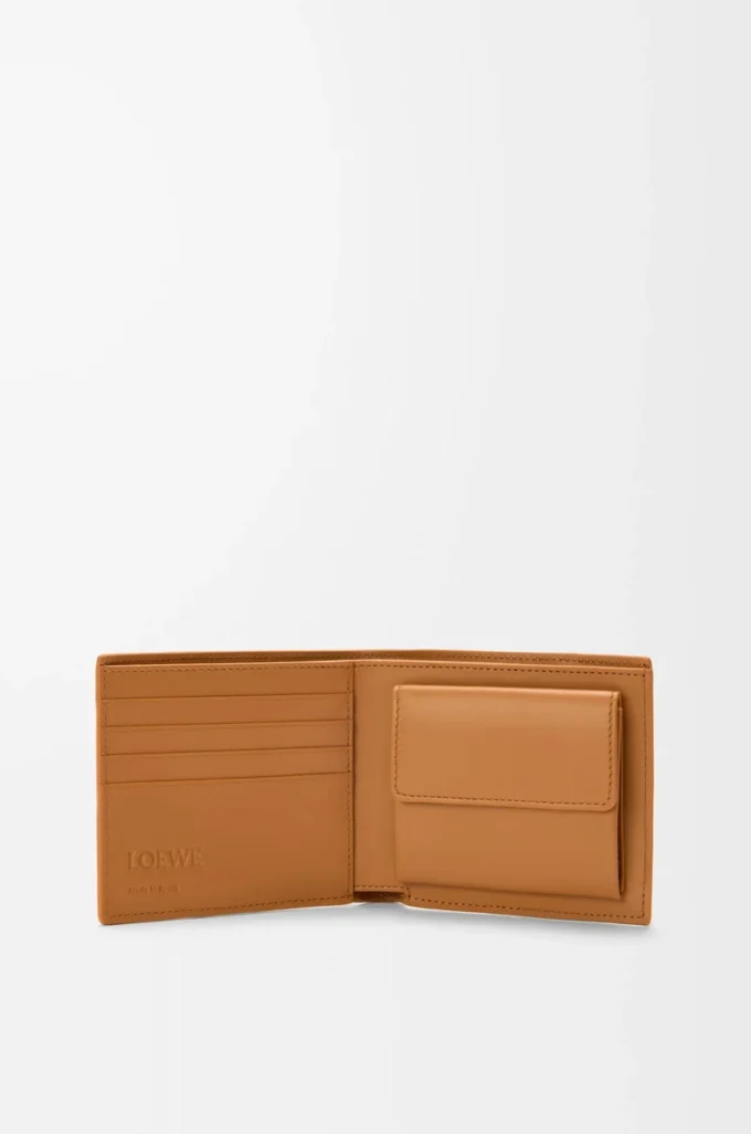 Porte-monnaie Puzzle à deux volets en cuir de veau grainé souple, couleur Light Canyon Brown Porte-monnaie Puzzle à deux volets en cuir de veau grainé souple, couleur Light Canyon Brown