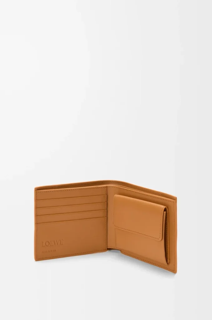 Porte-monnaie Puzzle à deux volets en cuir de veau grainé souple, couleur Light Canyon Brown Porte-monnaie Puzzle à deux volets en cuir de veau grainé souple, couleur Light Canyon Brown