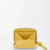 Porte-monnaie zippé en cuir nappa brillant gris coquillage/pissenlit Porte-monnaie zippé en cuir nappa brillant gris coquillage/pissenlit
