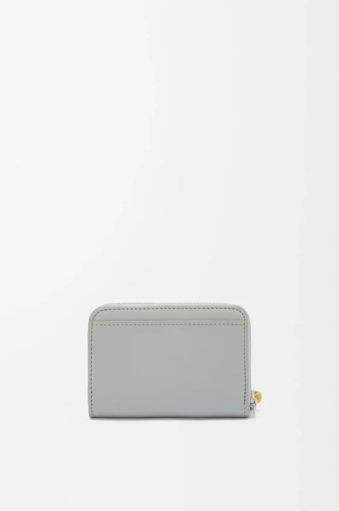 Porte-monnaie zippé en cuir nappa brillant gris coquillage/pissenlit Porte-monnaie zippé en cuir nappa brillant gris coquillage/pissenlit