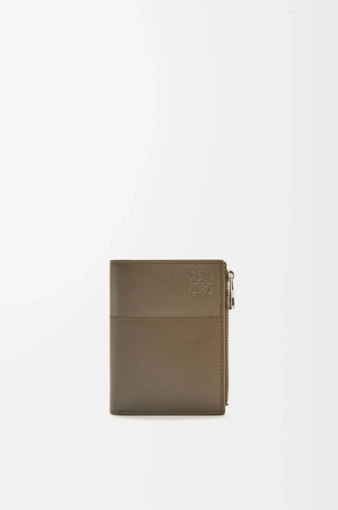 Portefeuille compact et fin en cuir de veau brillant    Vert kaki foncé/Vert kaki