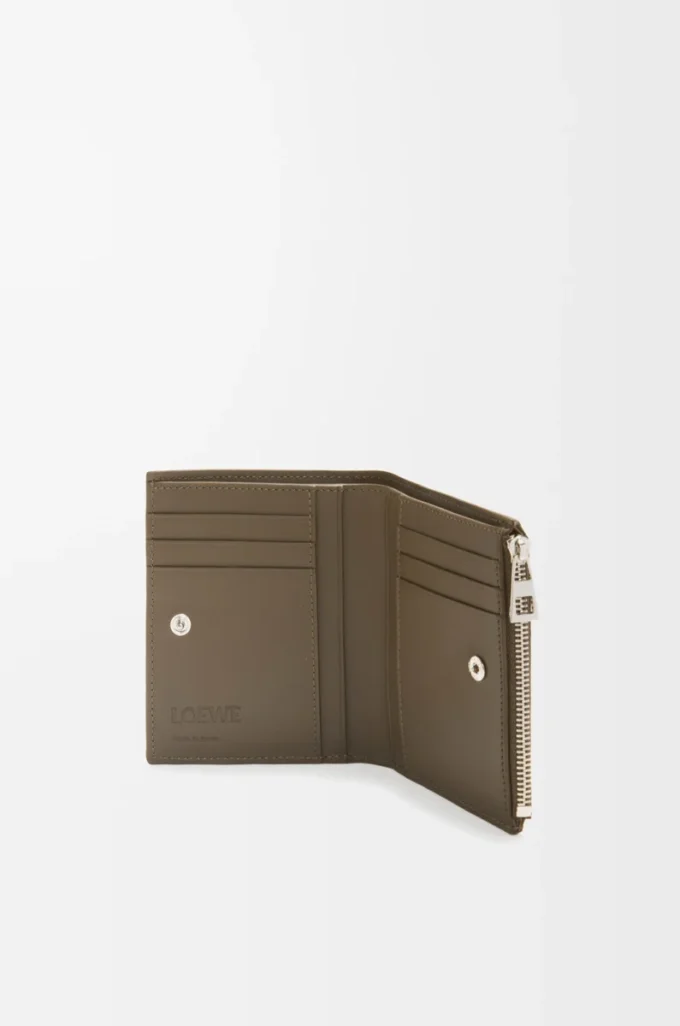 Portefeuille compact et fin en cuir de veau brillant    Vert kaki foncé/Vert kaki