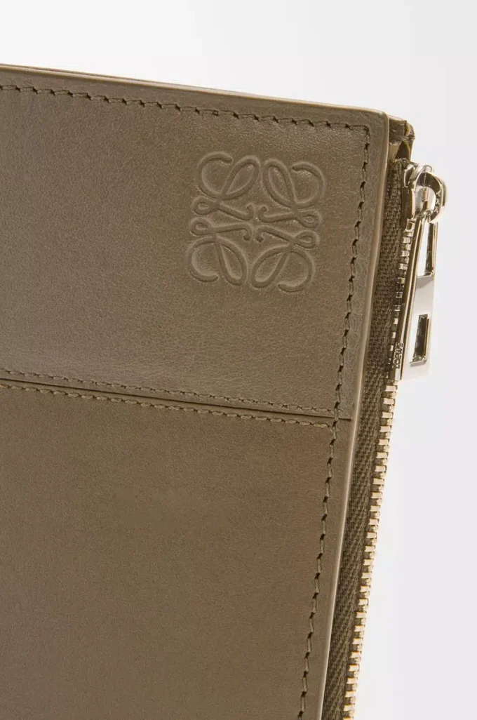 Portefeuille compact et fin en cuir de veau brillant    Vert kaki foncé/Vert kaki