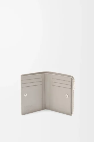 Portefeuille compact et fin en cuir de veau classique texturé gris coquillage