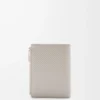 Portefeuille compact et fin en cuir de veau classique texturé gris coquillage Portefeuille compact et fin en cuir de veau classique texturé gris coquillage