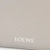 Portefeuille compact et fin en cuir de veau classique texturé gris coquillage Portefeuille compact et fin en cuir de veau classique texturé gris coquillage