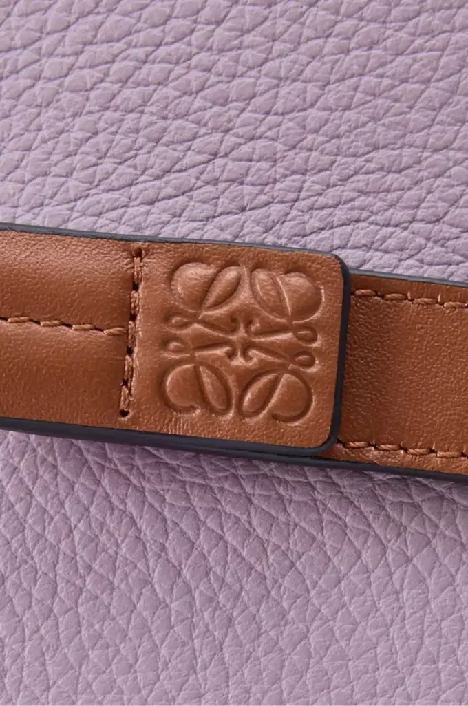 Portefeuille compact à fermeture éclair en cuir de veau grainé souple Dirty Mauve/Squirrel