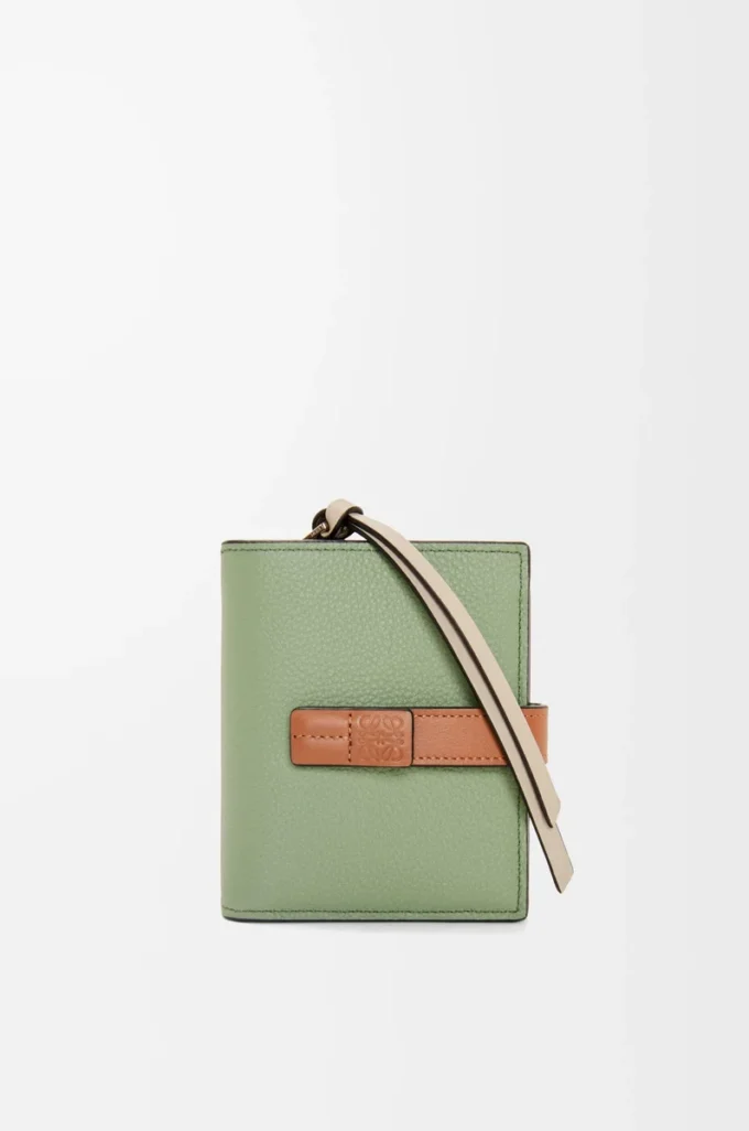 Portefeuille compact à fermeture éclair en cuir de veau grainé souple Rosemary/Tan