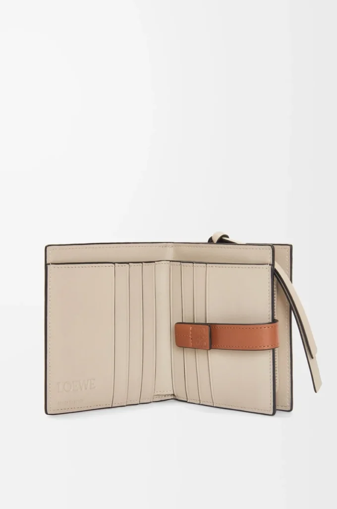 Portefeuille compact à fermeture éclair en cuir de veau grainé souple Rosemary/Tan
