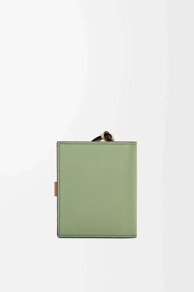 Portefeuille compact à fermeture éclair en cuir de veau grainé souple Rosemary/Tan