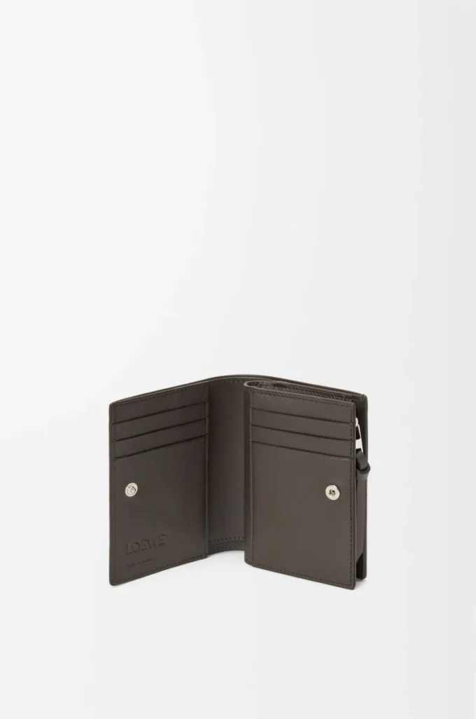 Portefeuille compact Futurist Cat en cuir de veau classique Taupe foncé/Orange Portefeuille compact Futurist Cat en cuir de veau classique Taupe foncé/Orange
