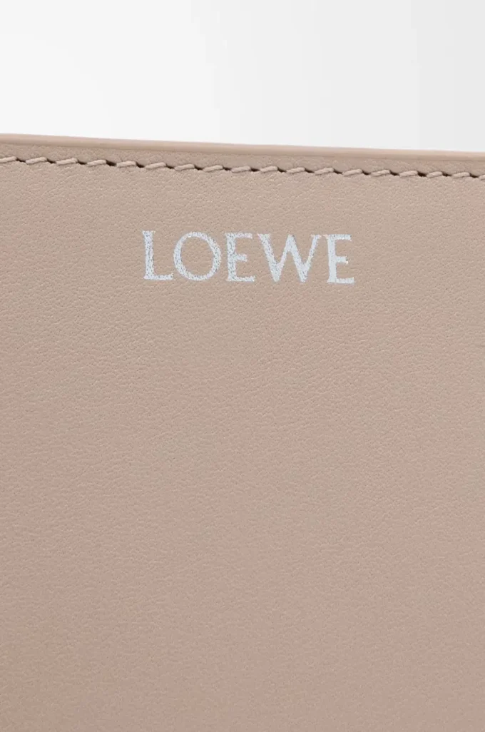 Portefeuille compact Knot en cuir de veau nappa brillant Clay/Plum