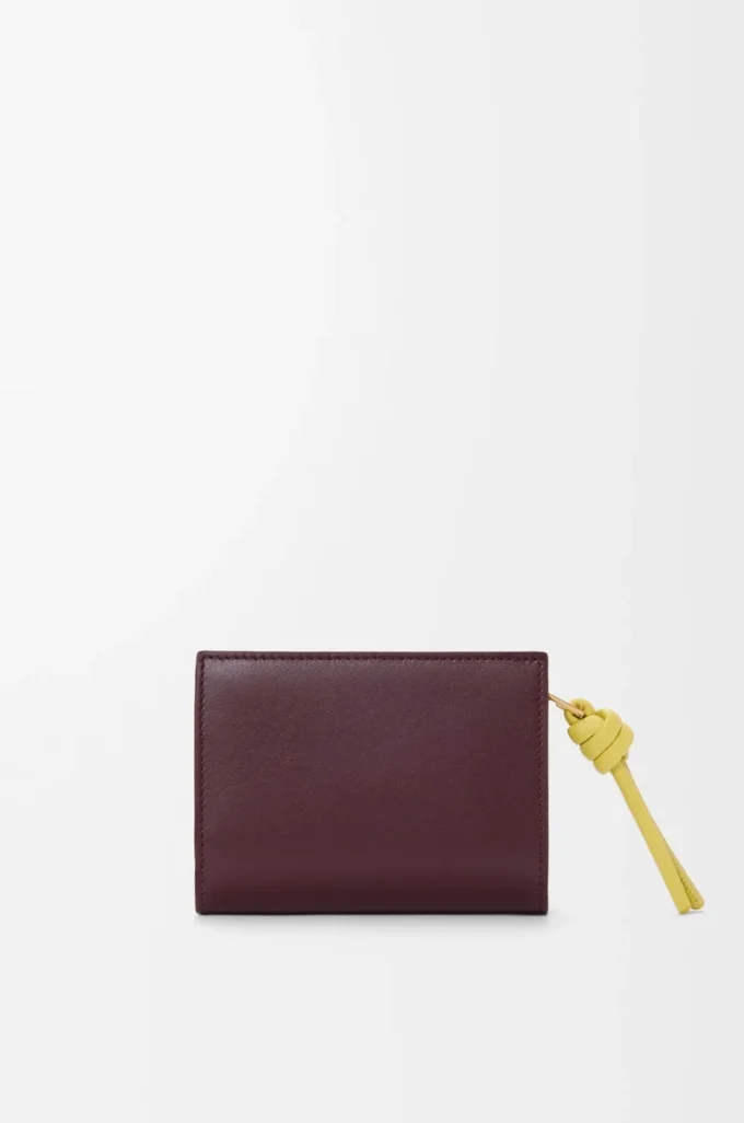 Portefeuille compact Knot en cuir de veau nappa brillant Dark Burgundy/Light Citrine Portefeuille compact Knot en cuir de veau nappa brillant Dark Burgundy/Light Citrine