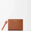 Portefeuille compact Knot en cuir de veau nappa brillant Tan/Papaya Portefeuille compact Knot en cuir de veau nappa brillant Tan/Papaya