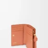 Portefeuille compact Knot en cuir de veau nappa brillant Tan/Papaya Portefeuille compact Knot en cuir de veau nappa brillant Tan/Papaya